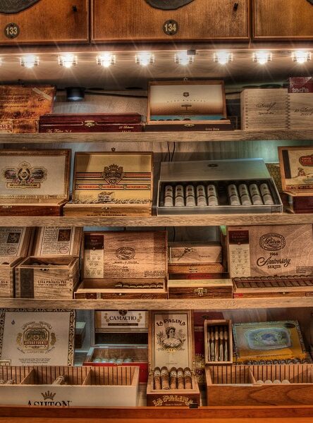 Cigare-Retail-Cabinet-1